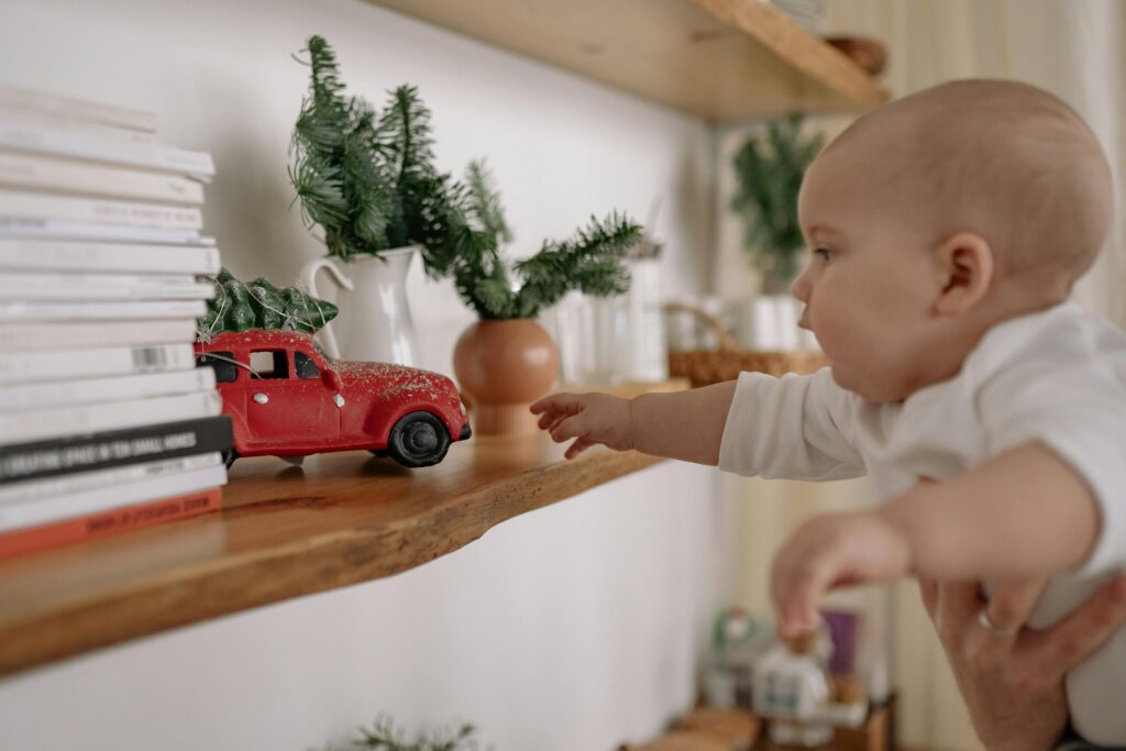 아이가 집 안 가구 모서리에 집착할 때 안전하게 대응하는 방법